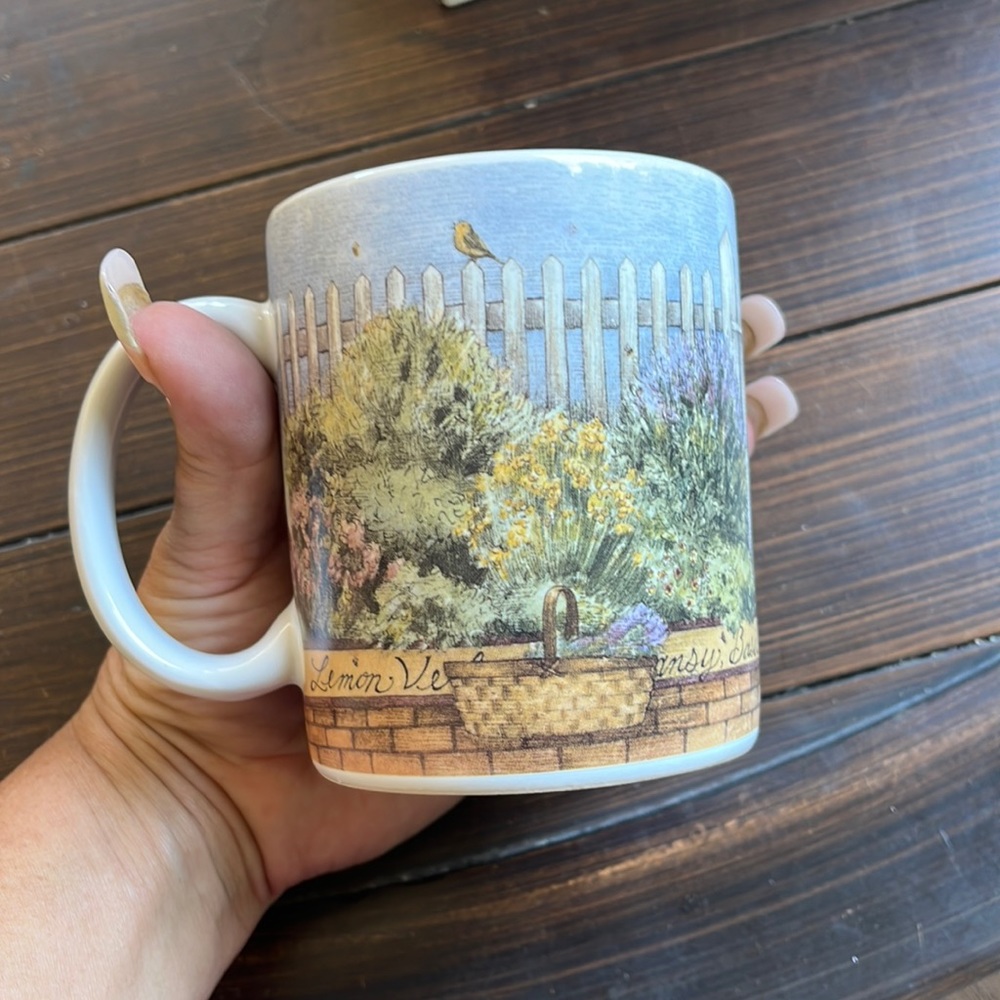 Lang and wise collectors mug “herbs of Williamsburg”